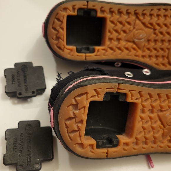 Heeleys Kids Black Pink Sneakers - Picture 6 of 11